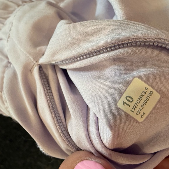 Lululemon Track That High Rise Short 5” Lavender Dew 10 Like New - Picture 2 of 3